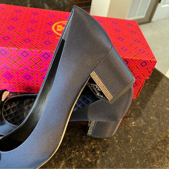 New Tory Burch Gigi Block Heel Pump, Navy Blue Satin, Crystal Embellished Logo - Picture 13 of 16